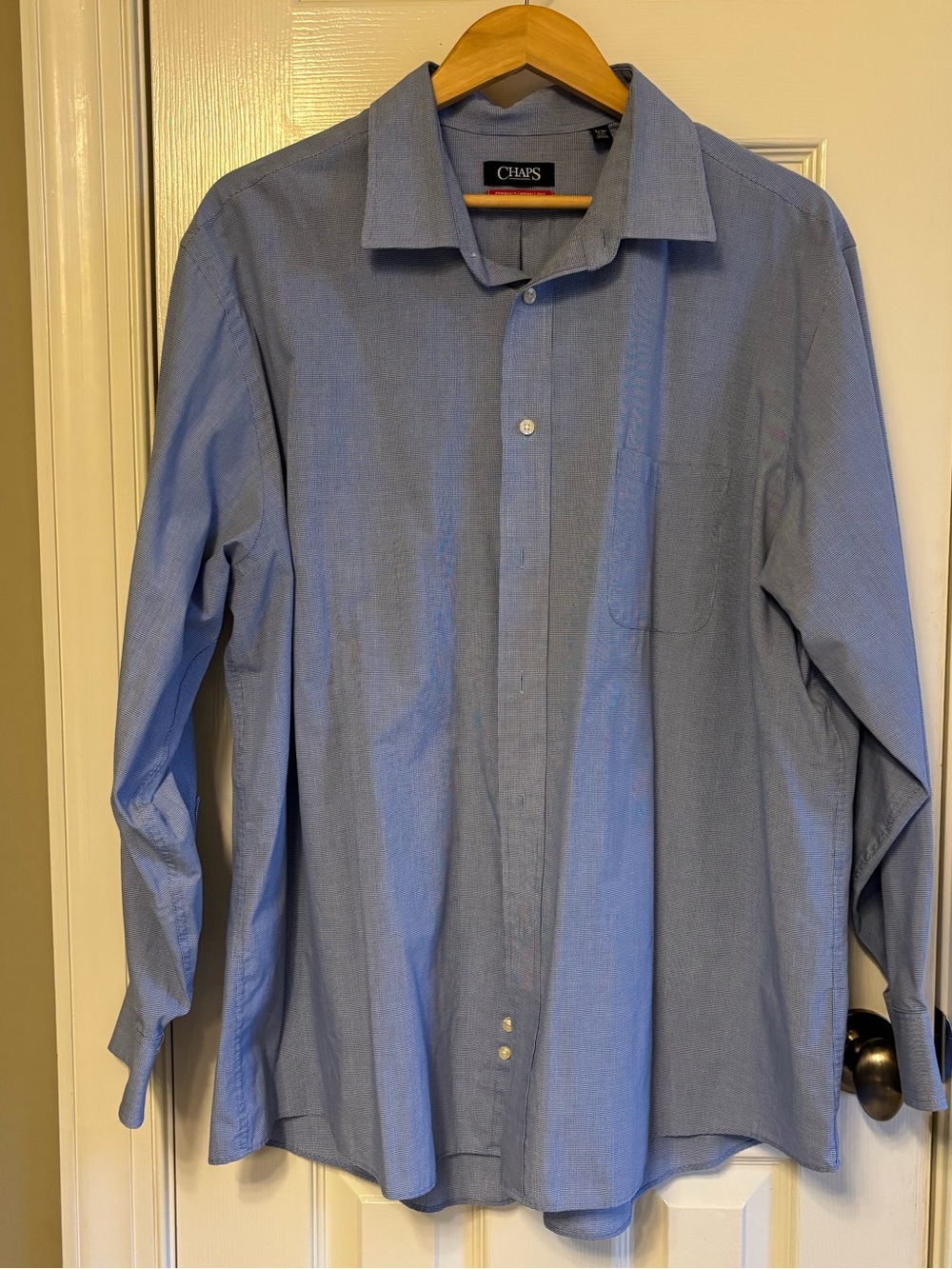 Chaps Men's Blue Long-Sleeve Button-Up Dress Shirt